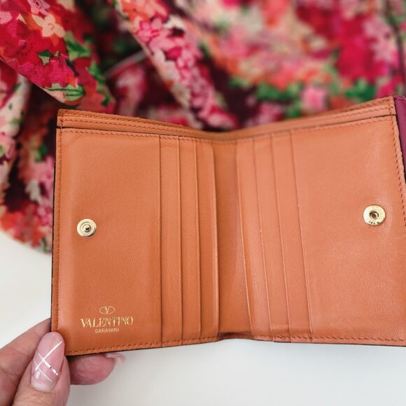 Valentino Garavani Rockstud Smooth Leather Bifold Wallet - Picture 13 of 15